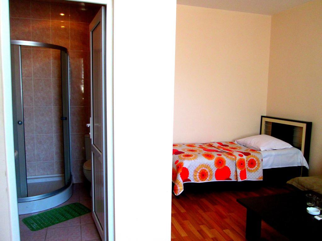 Max Comfort Hotel Kʼutʼaisi Exterior foto