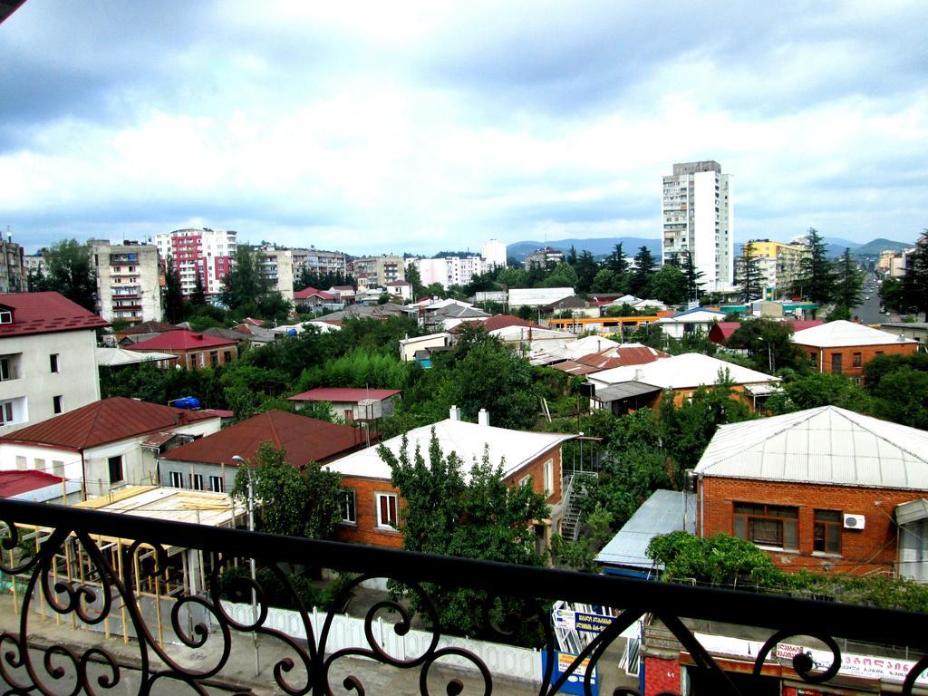 Max Comfort Hotel Kʼutʼaisi Exterior foto
