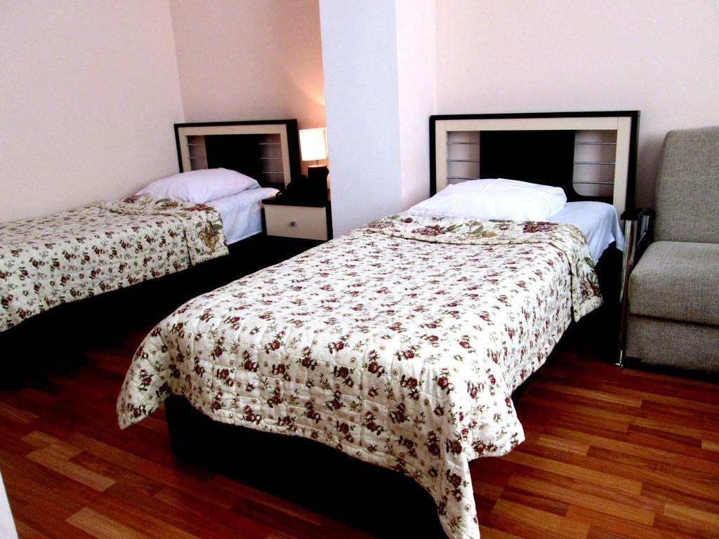 Max Comfort Hotel Kʼutʼaisi Exterior foto