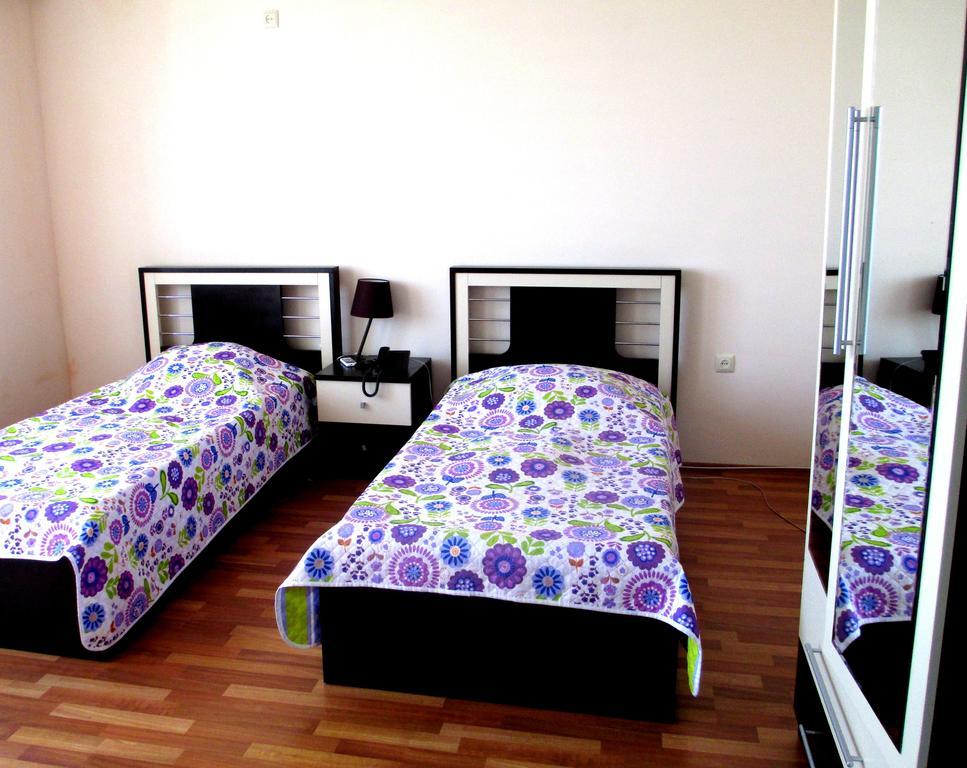 Max Comfort Hotel Kʼutʼaisi Quarto foto