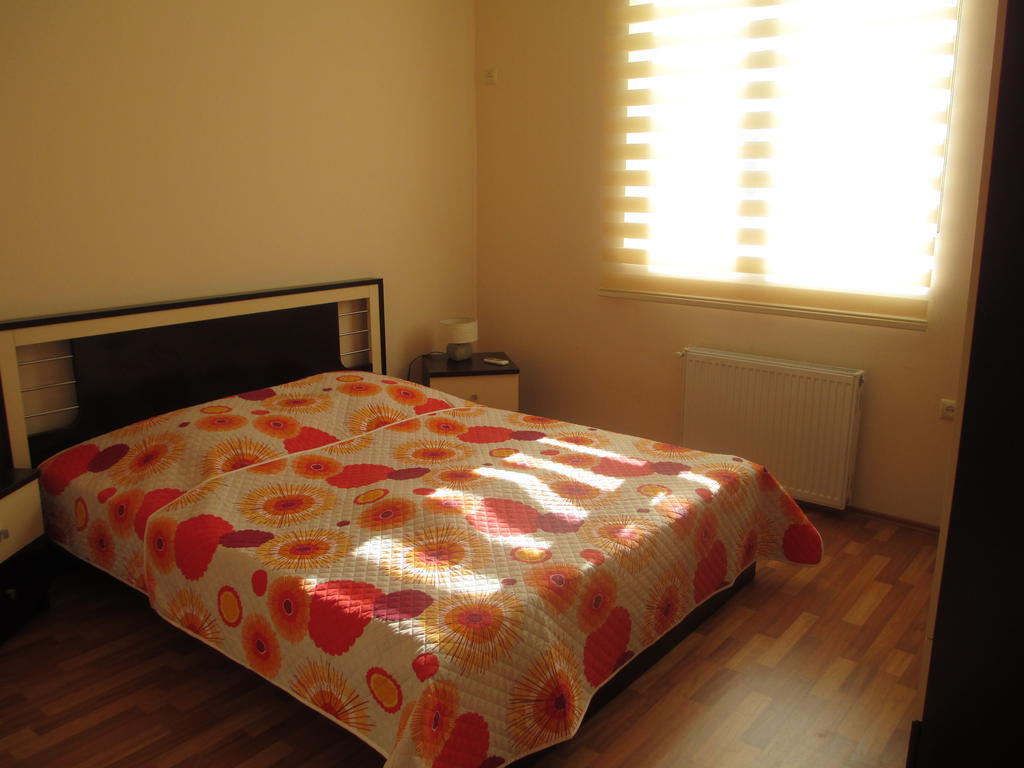 Max Comfort Hotel Kʼutʼaisi Quarto foto